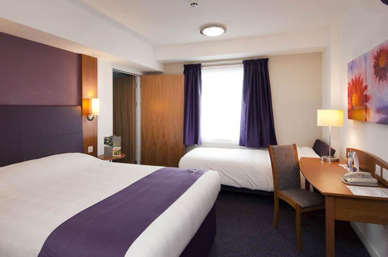 Premier Inn Blackpool East Екстер'єр фото